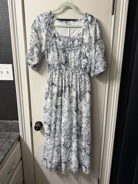 Polagram White & Navy Floral Midi Dress